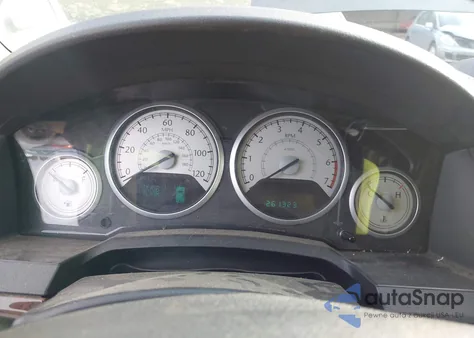 2010 Chrysler Town & Country Touring Plus z USA, uszkodzony, nr VIN 2A4RR8DXOAR320102